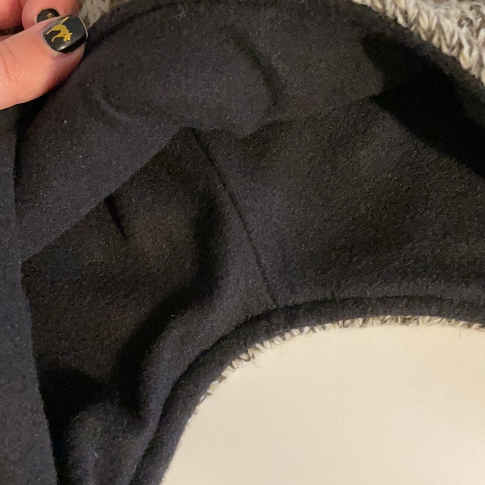 Winter hat - Picture 3 of 3